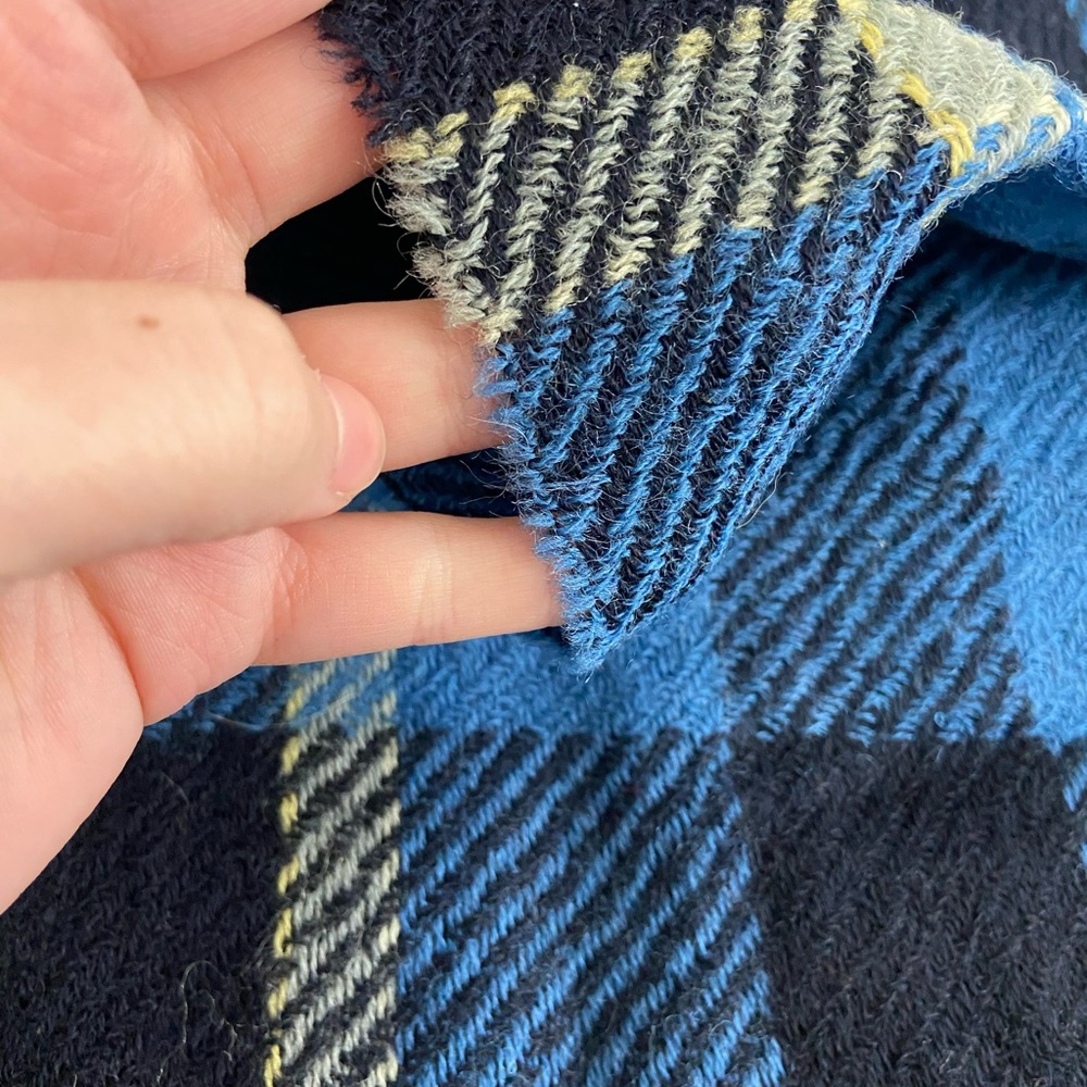 NWOT Women’s navy blue yellow checkered‎ plaid fringe fashion warm winter scarf - Picture 3 of 3